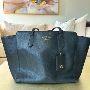 Gucci Leather Swing Tote- Black